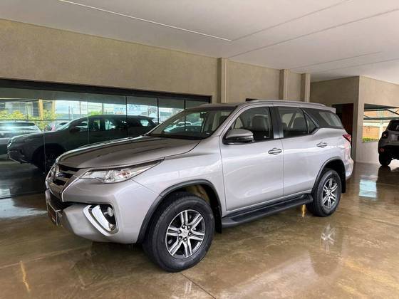 TOYOTA HILUX SW4 2.7 SR 4X2 16V FLEX 4P AUTOMÁTICO